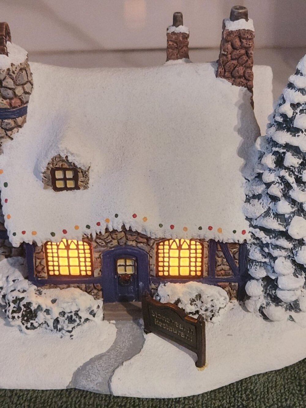 Thomas Kinkade Hawthorne Christmas Stonehearth Restaurant Illuminated